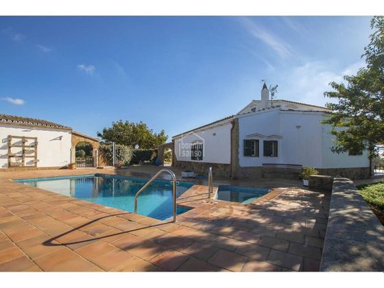 Foto 2 de Casa en venta en Alaior de 5 habitaciones con piscina y garaje