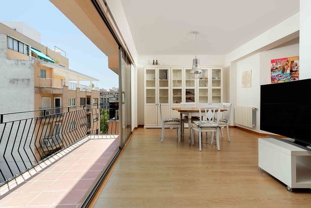 Foto 1 de Pis en venda a Mercat  - La Missió - Plaça dels Patins de 3 habitacions amb terrassa i balcó