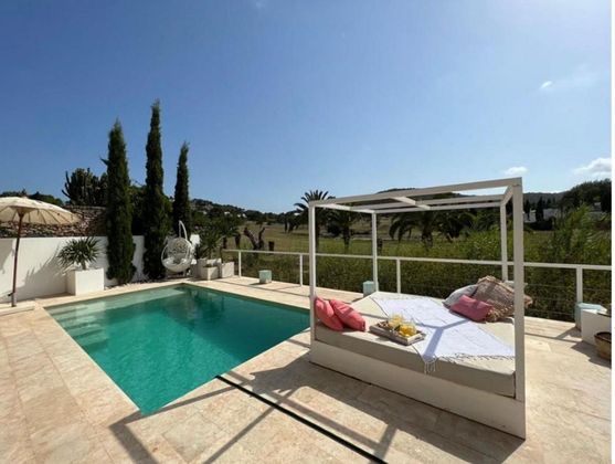 Foto 1 de Casa en venda a calle Granada Bajos de 3 habitacions amb terrassa i piscina