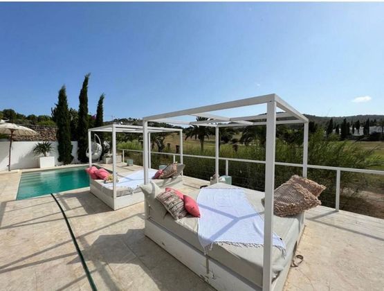 Foto 2 de Casa en venda a calle Granada Bajos de 3 habitacions amb terrassa i piscina