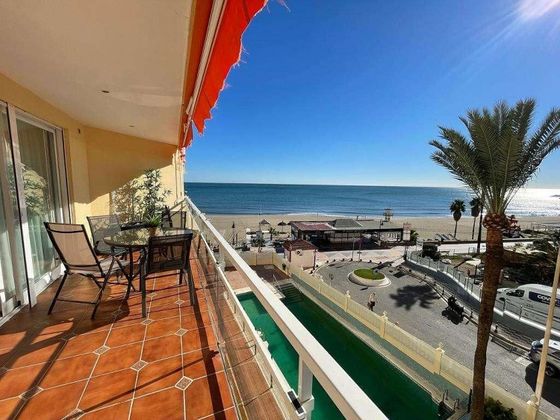 Foto 1 de Pis en venda a La Carihuela de 4 habitacions amb terrassa i piscina