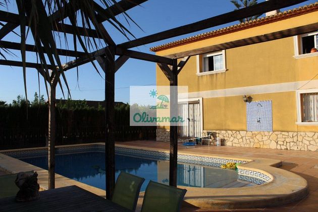 Foto 2 de Venta de chalet en calle Font del Bolo de 4 habitaciones con terraza y piscina
