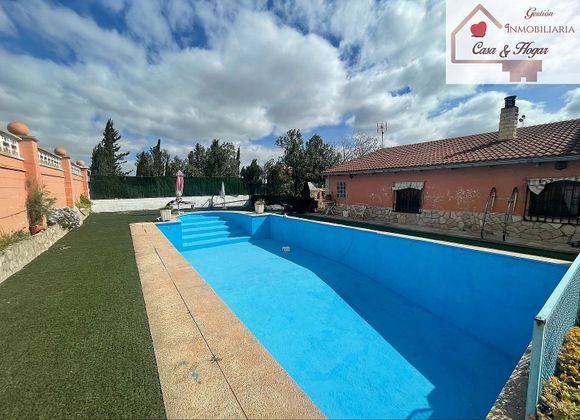 Foto 2 de Venta de casa rural en Fuentes de Ebro de 3 habitaciones con terraza y piscina