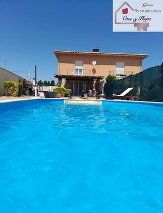 Foto 2 de Xalet en venda a Mediana de Aragón de 3 habitacions amb terrassa i piscina
