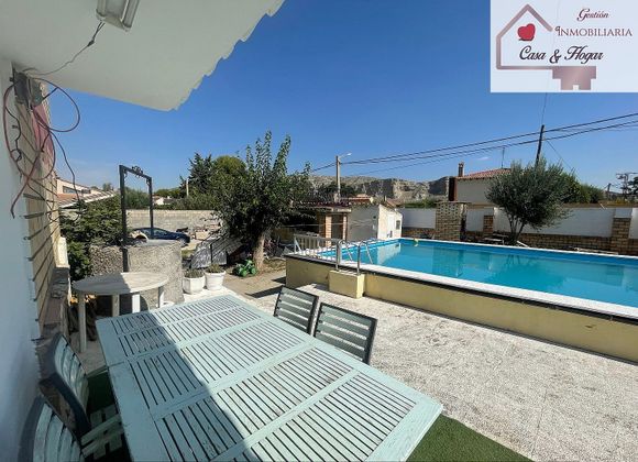Foto 1 de Venta de chalet en Nuez de Ebro de 4 habitaciones con piscina y garaje