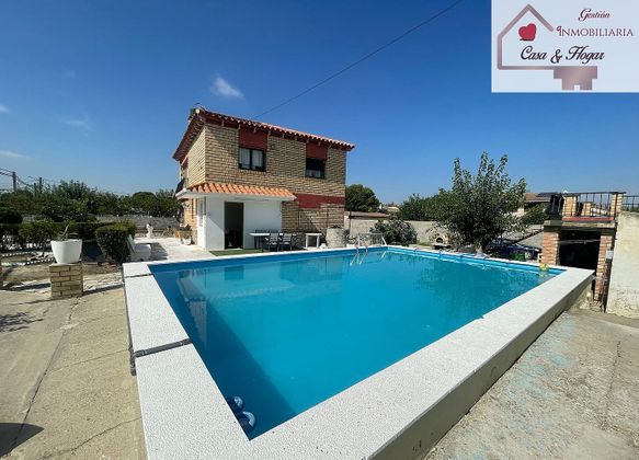 Foto 2 de Venta de chalet en Nuez de Ebro de 4 habitaciones con piscina y garaje