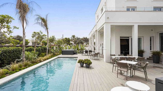 Foto 1 de Casa en venta en El Coll d'en Rabassa de 5 habitaciones con terraza y piscina