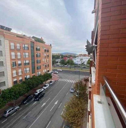 Foto 2 de Alquiler de piso en avenida Juan Carlos I de 2 habitaciones con terraza y garaje