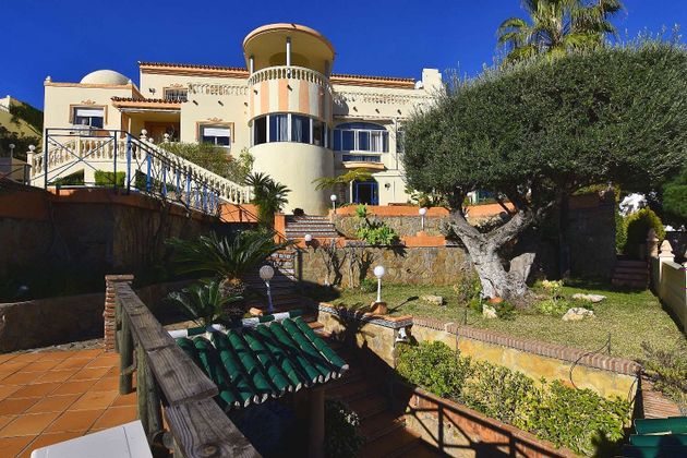 Foto 1 de Xalet en venda a Torrequebrada de 7 habitacions amb terrassa i piscina