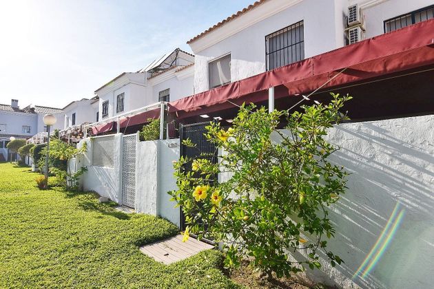Foto 2 de Venta de casa en calle Profesor Santiago Rey de 4 habitaciones con terraza y piscina