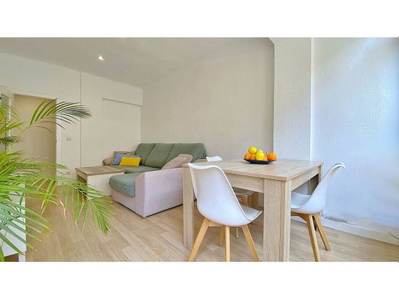 Foto 1 de Piso en venta en Ensanche - Diputación de 4 habitaciones con balcón y aire acondicionado