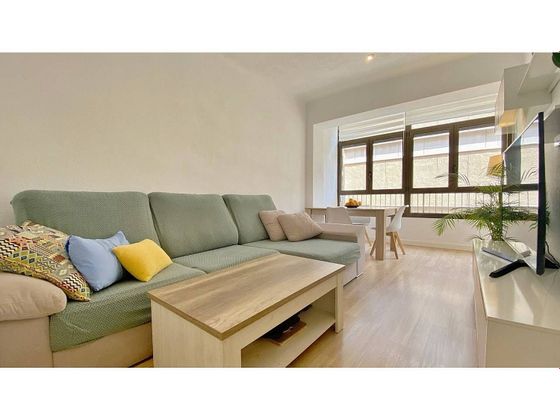Foto 2 de Pis en venda a Ensanche - Diputación de 4 habitacions amb balcó i aire acondicionat