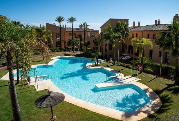 Foto 1 de Pis en venda a Benahavís de 3 habitacions amb terrassa i piscina