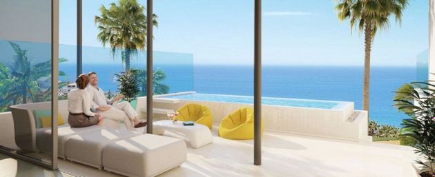 Foto 1 de Casa adosada en venta en El Higuerón de 4 habitaciones con terraza y piscina