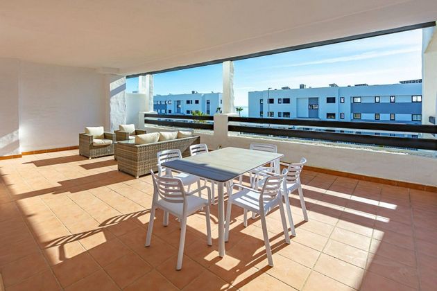 Foto 1 de Piso en venta en Casares de 2 habitaciones con terraza y piscina