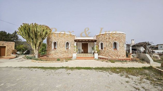 Foto 2 de Chalet en venta en Cala Vedella - Cala Tarida - Cala Conta de 3 habitaciones con terraza y garaje
