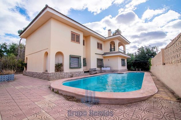 Foto 1 de Xalet en venda a Picassent de 7 habitacions amb terrassa i piscina