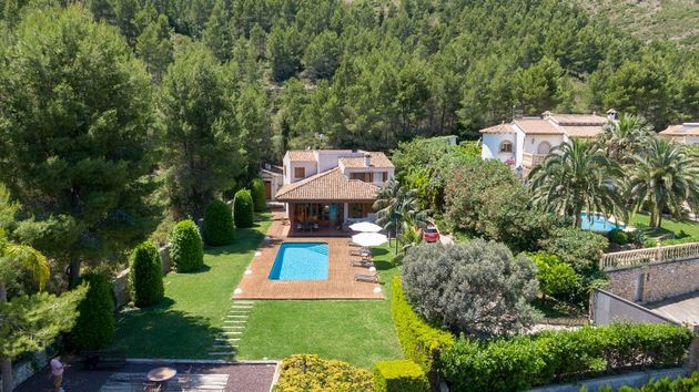 Foto 1 de Venta de chalet en El Montgó de 4 habitaciones con terraza y piscina