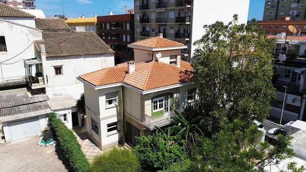 Foto 2 de Xalet en venda a Centro Urbano de 7 habitacions amb terrassa i jardí