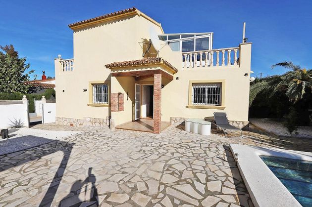 Foto 2 de Venta de chalet en El Montgó de 3 habitaciones con terraza y piscina