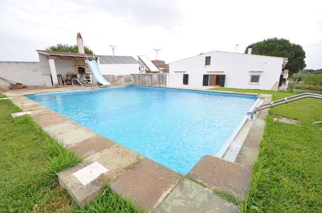 Foto 1 de Chalet en venta en Cala Blanca de 3 habitaciones con terraza y piscina