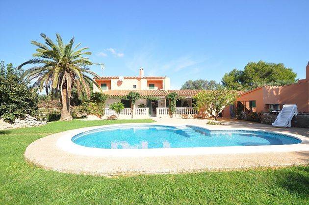 Foto 2 de Venta de casa rural en Sant Lluís de 5 habitaciones con terraza y piscina