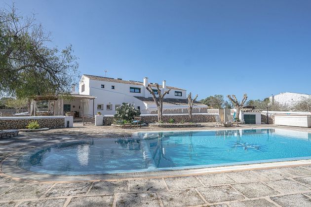 Foto 1 de Casa rural en venda a Sant Lluís de 12 habitacions amb terrassa i piscina