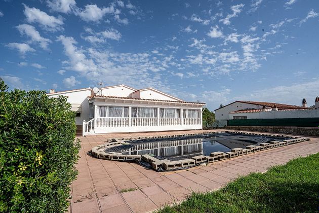 Foto 1 de Chalet en venta en Alaior de 5 habitaciones con terraza y piscina