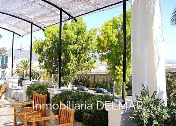 Foto 2 de Àtic en venda a Dalt de la Vila - La Marina de 2 habitacions amb terrassa i piscina