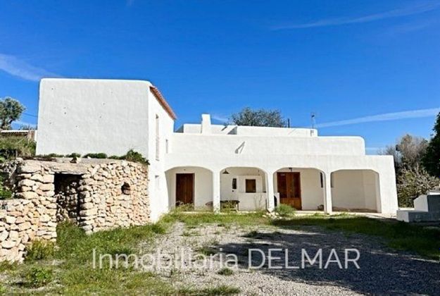 Foto 1 de Casa rural en venda a calle Cala San Vicente de 4 habitacions amb terrassa i jardí