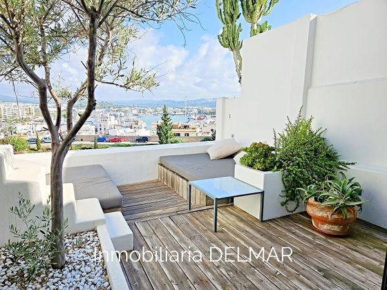 Foto 1 de Àtic en venda a Dalt de la Vila - La Marina de 2 habitacions amb terrassa i aire acondicionat