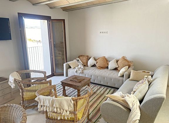 Foto 2 de Alquiler de dúplex en Dalt de la Vila - La Marina de 2 habitaciones con garaje y muebles