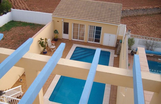 Foto 1 de Casa adossada en venda a Maó de 4 habitacions amb terrassa i piscina