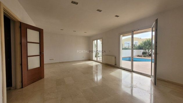 Foto 1 de Casa en venda a calle De la Selva Negra de 5 habitacions amb terrassa i piscina