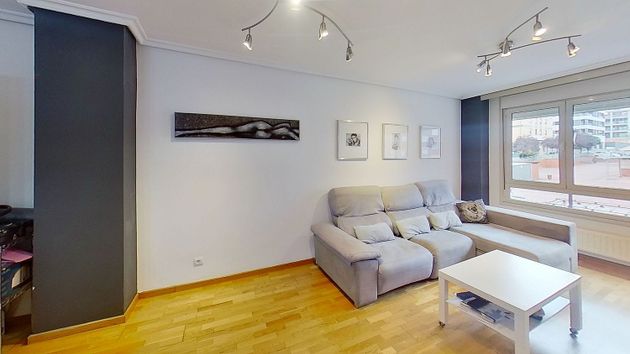 Foto 2 de Piso en venta en Milán - Pumarín - Teatinos de 3 habitaciones con garaje y calefacción