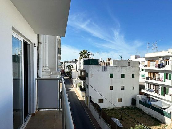 Foto 2 de Pis en lloguer a calle San Vicente de 2 habitacions amb terrassa i mobles