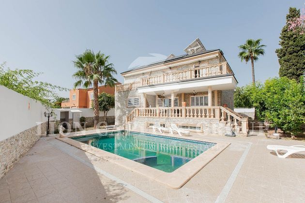 Foto 2 de Chalet en venta en El Paraiso-Los Almendros de 6 habitaciones con terraza y piscina