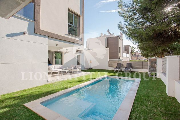 Foto 2 de Casa adossada en venda a Casas Verdes de 4 habitacions amb piscina i garatge