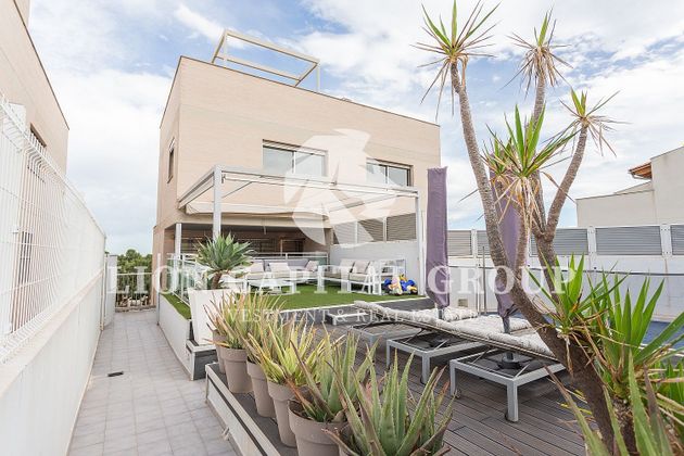 Foto 1 de Venta de casa en Casas Verdes - Ermita de 4 habitaciones con terraza y piscina