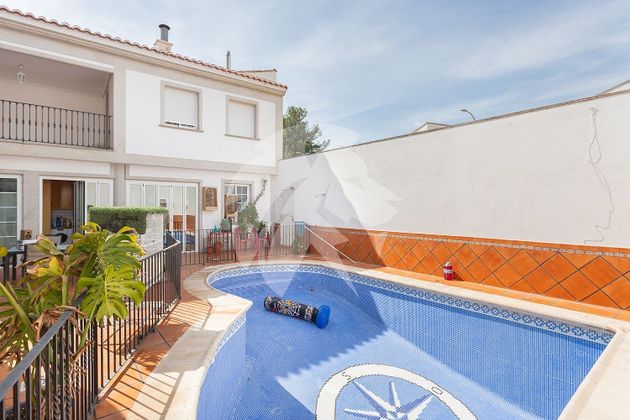 Foto 2 de Casa en venda a Domeño de 8 habitacions amb terrassa i piscina