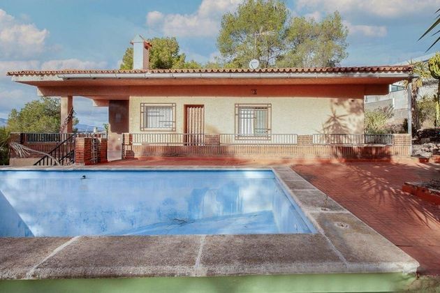 Foto 2 de Venta de casa en Vilamarxant de 4 habitaciones con terraza y piscina