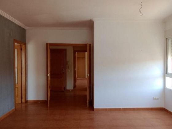 Foto 1 de Venta de piso en Turís de 2 habitaciones con balcón y ascensor