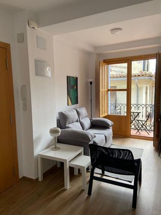Foto 2 de Alquiler de piso en El Carme de 2 habitaciones con terraza y muebles