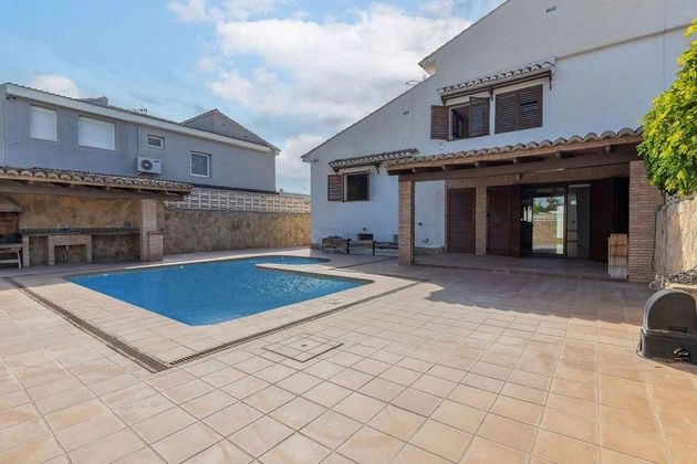 Foto 2 de Casa en venda a Riba-roja de Túria de 4 habitacions amb terrassa i piscina