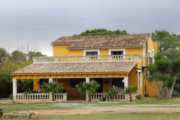 Foto 1 de Venta de casa rural en Llucmajor Interior de 5 habitaciones con terraza y piscina