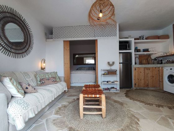Foto 1 de Pis en venda a Cala Vedella - Cala Tarida - Cala Conta de 1 habitació amb terrassa i aire acondicionat