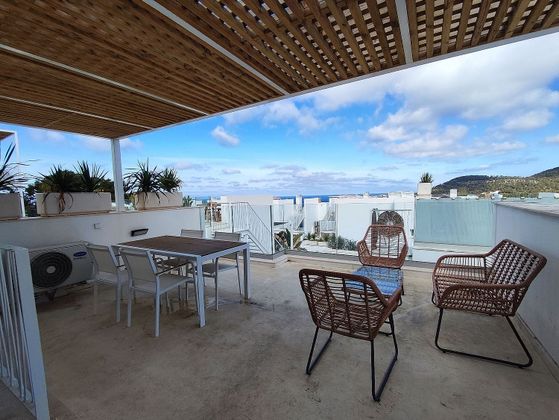 Foto 1 de Pis en venda a Cala Vedella - Cala Tarida - Cala Conta de 1 habitació amb terrassa i piscina