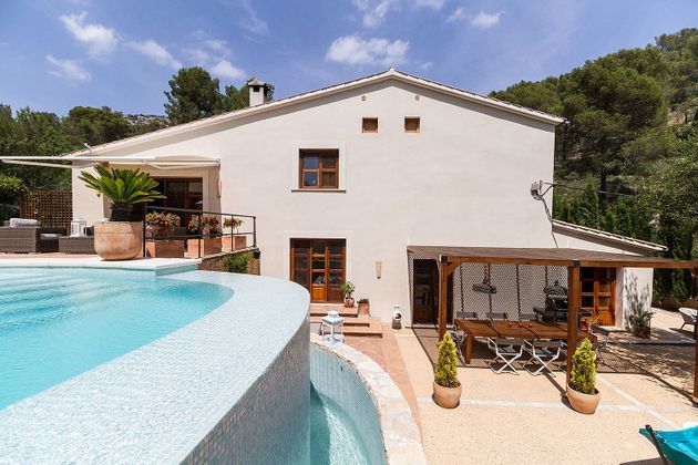 Foto 1 de Venta de casa en Calvià de 5 habitaciones con terraza y piscina