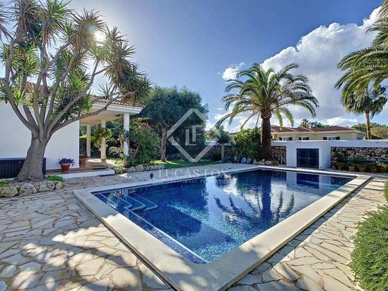 Foto 1 de Casa en venta en Cala Blanca de 4 habitaciones con terraza y piscina