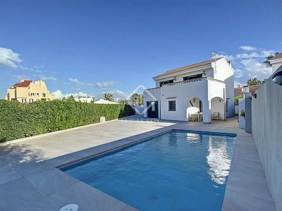 Foto 1 de Casa en venda a Cala Blanca de 3 habitacions amb terrassa i piscina